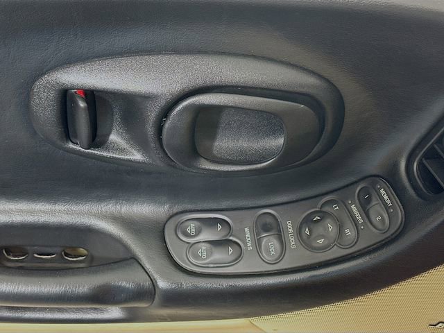 Used 2004 Chevrolet Corvette Convertible w/ Preferred Equipment Group image 17