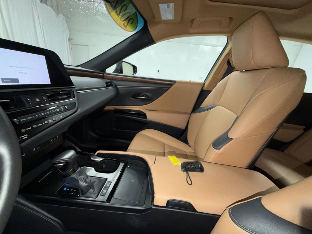 Used 2023 Lexus ES 300h w/ Premium Package image 21