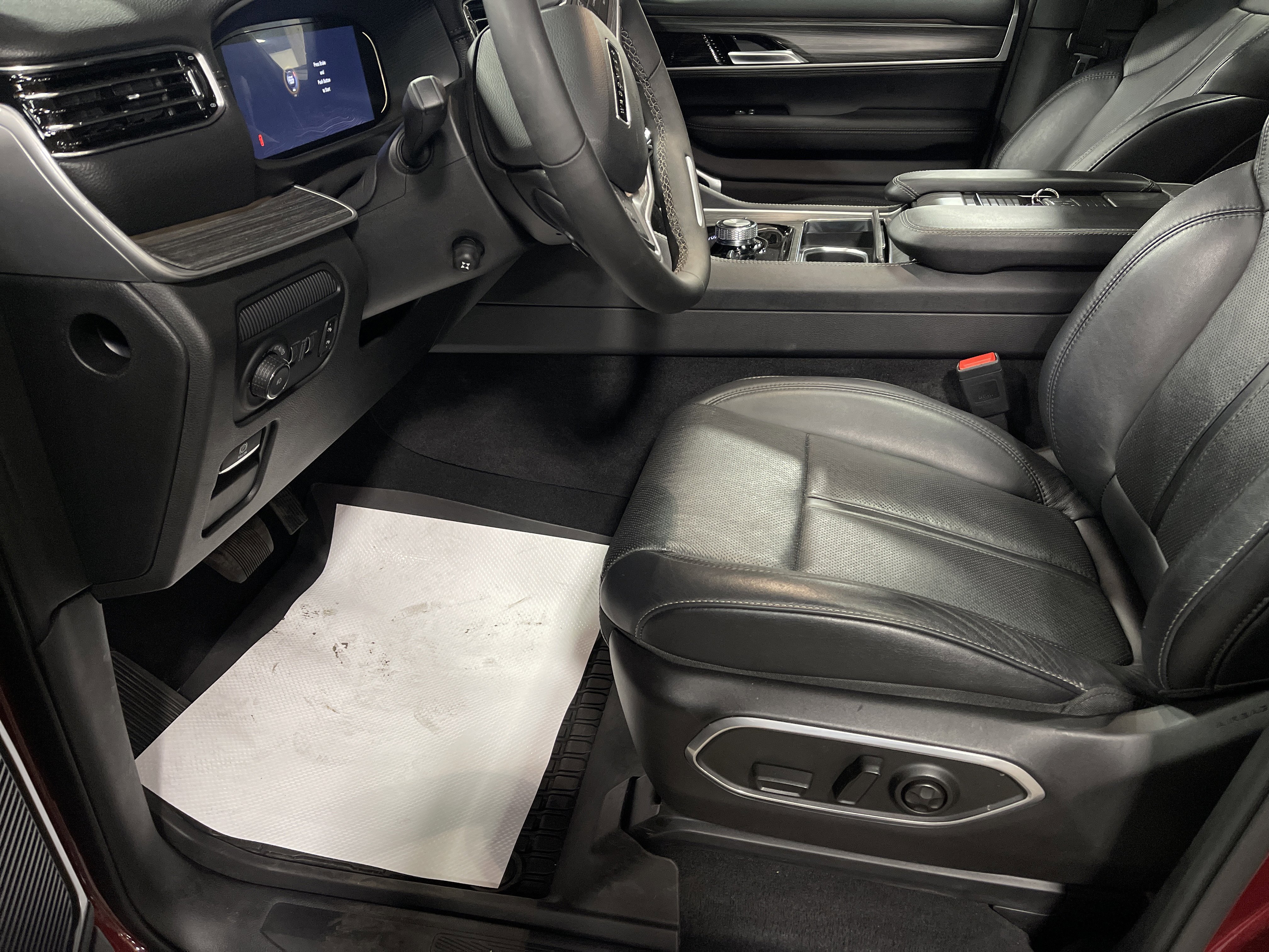 Used 2024 Jeep Wagoneer Series III w/ Premium Group I image 10