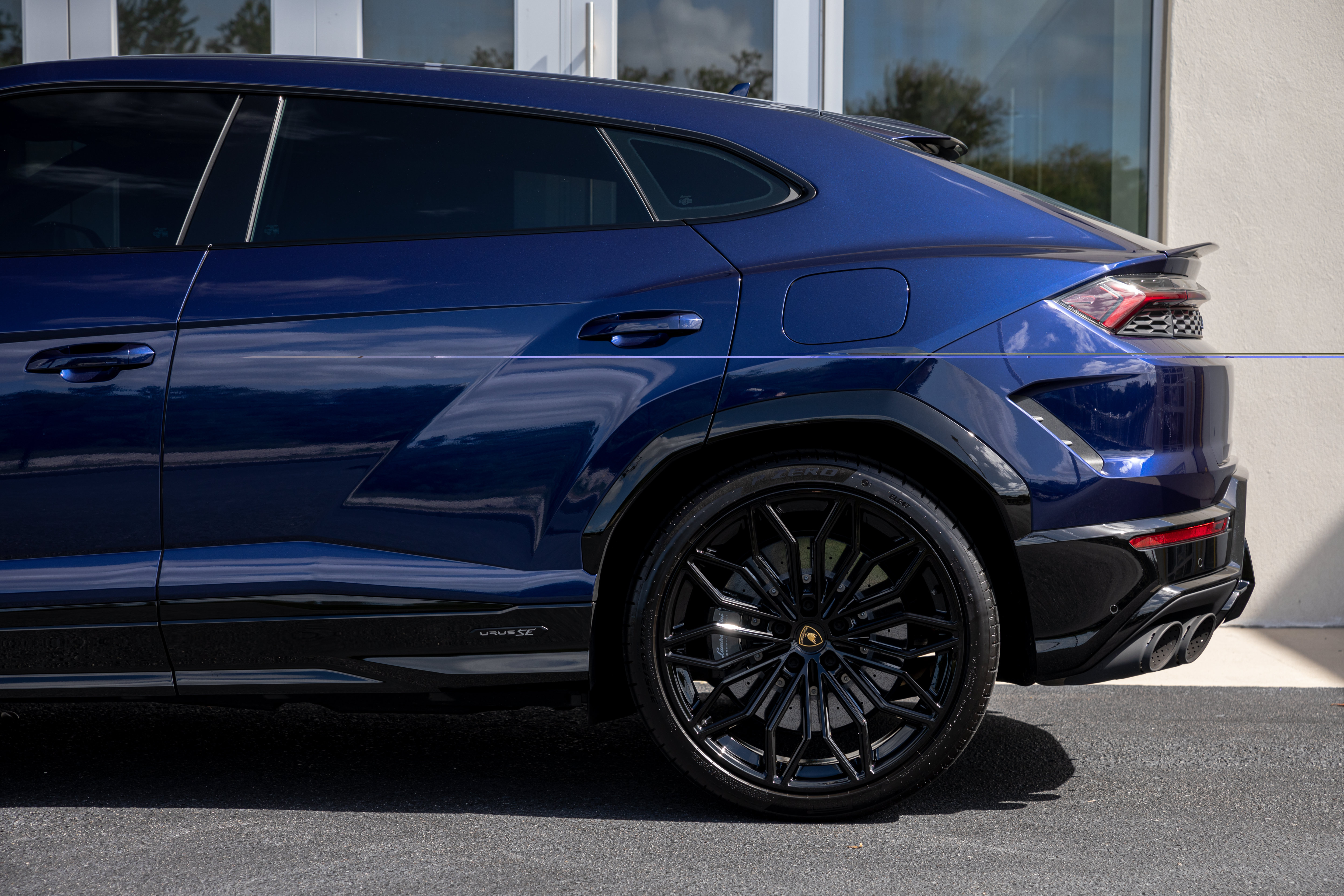 Used 2025 Lamborghini Urus Performante AWD/4WD image 8