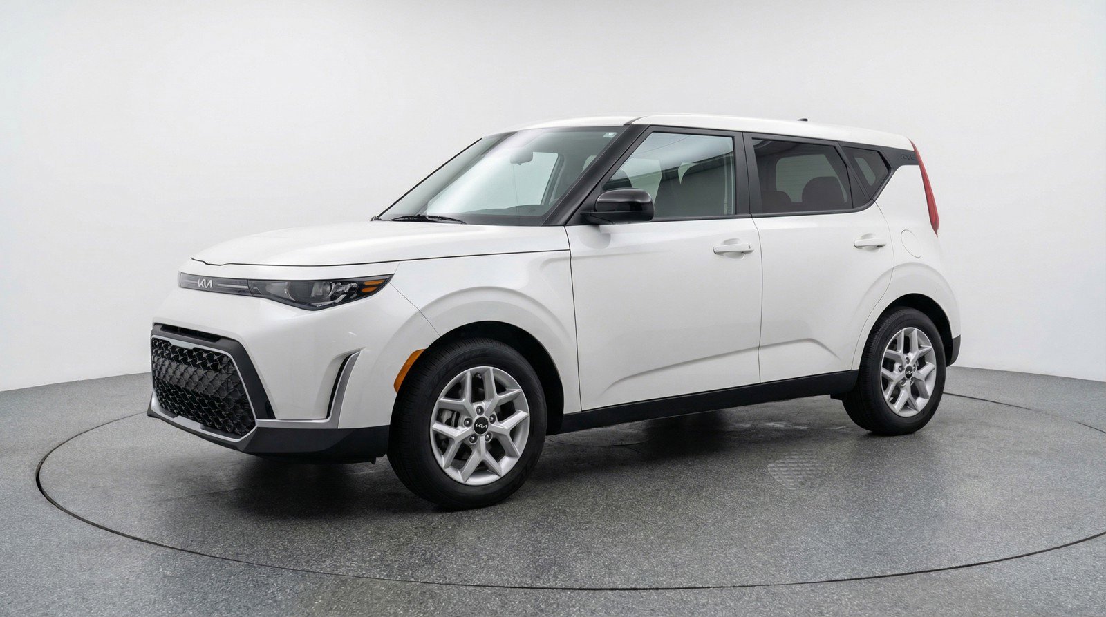 Used 2025 Kia Soul LX w/ LX Technology Package FWD image 3