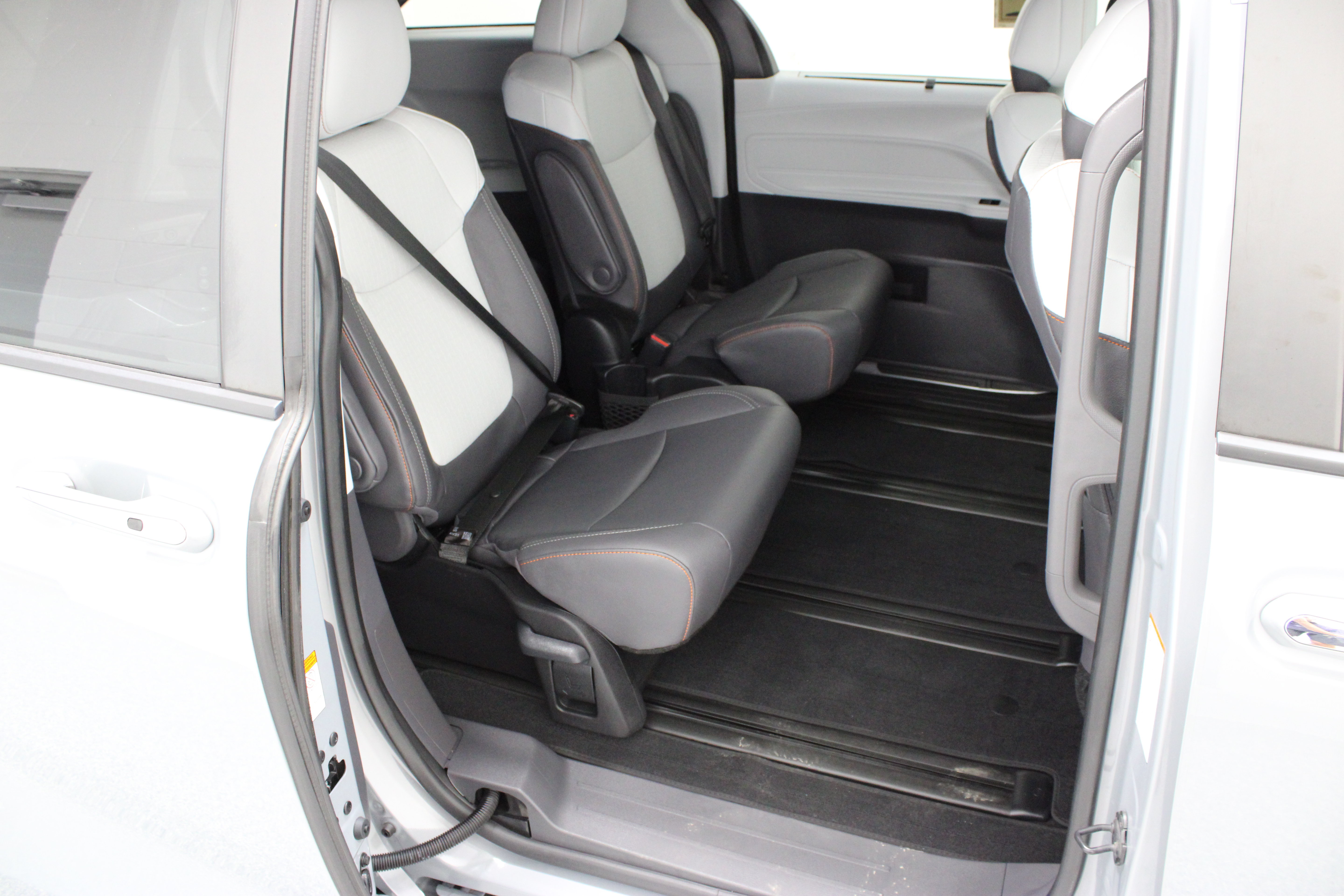Used 2023 Toyota Sienna XSE w/ XSE Plus Package AWD/4WD image 37