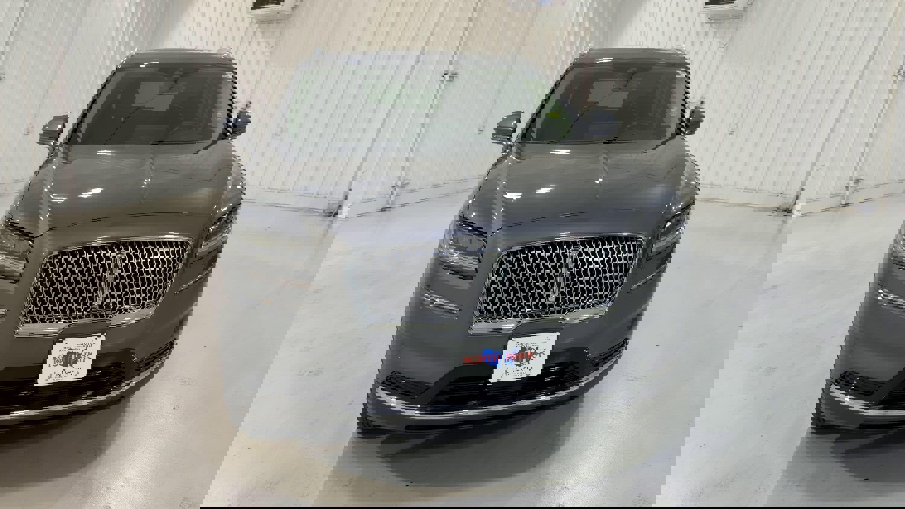 Used 2022 Lincoln Nautilus FWD w/ Premium Package image 4