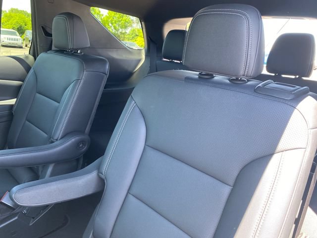 Certified 2025 Chevrolet Traverse LT FWD image 21