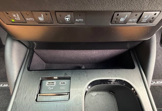 Certified 2024 Lexus ES 300h w/ Premium Package FWD image 29