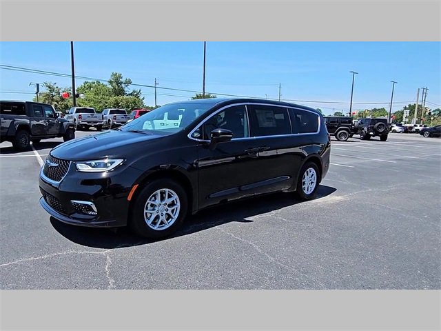 New 2026 Chrysler Pacifica Select image 20