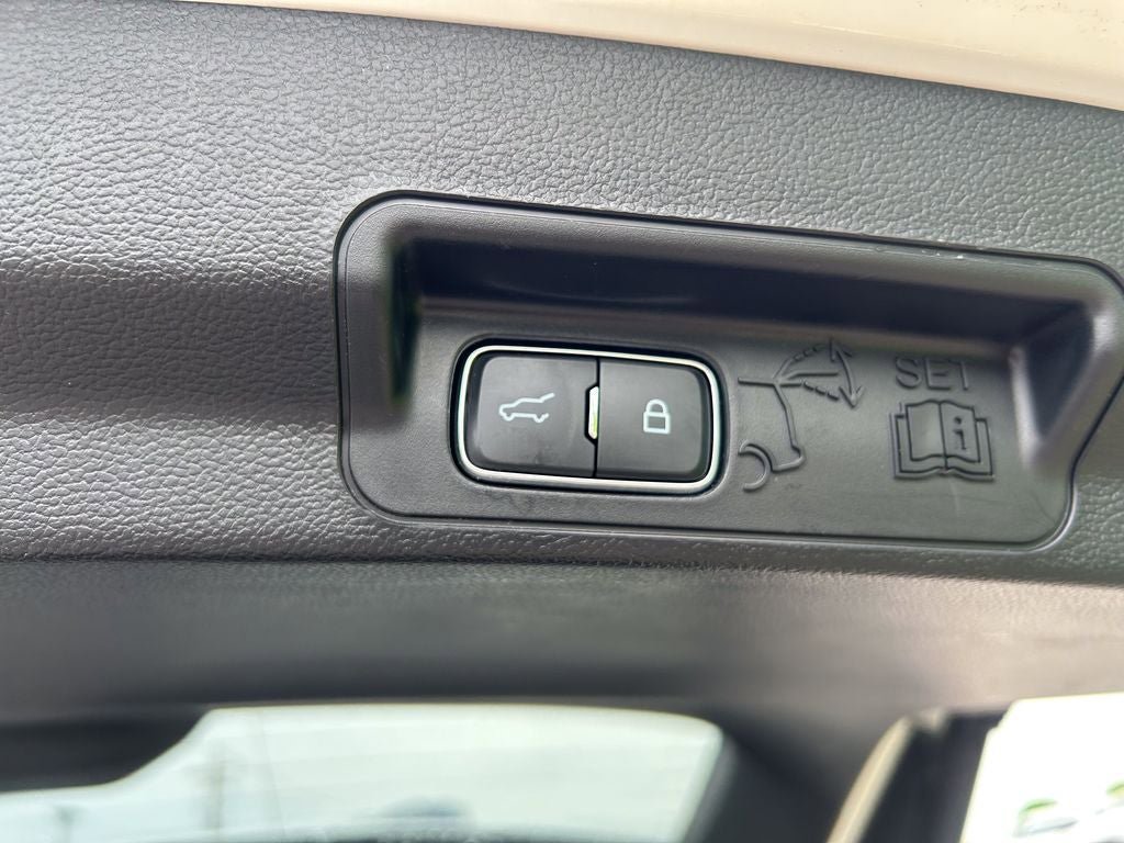 Used 2024 Ford Explorer XLT w/ Equipment Group 202A AWD/4WD image 19