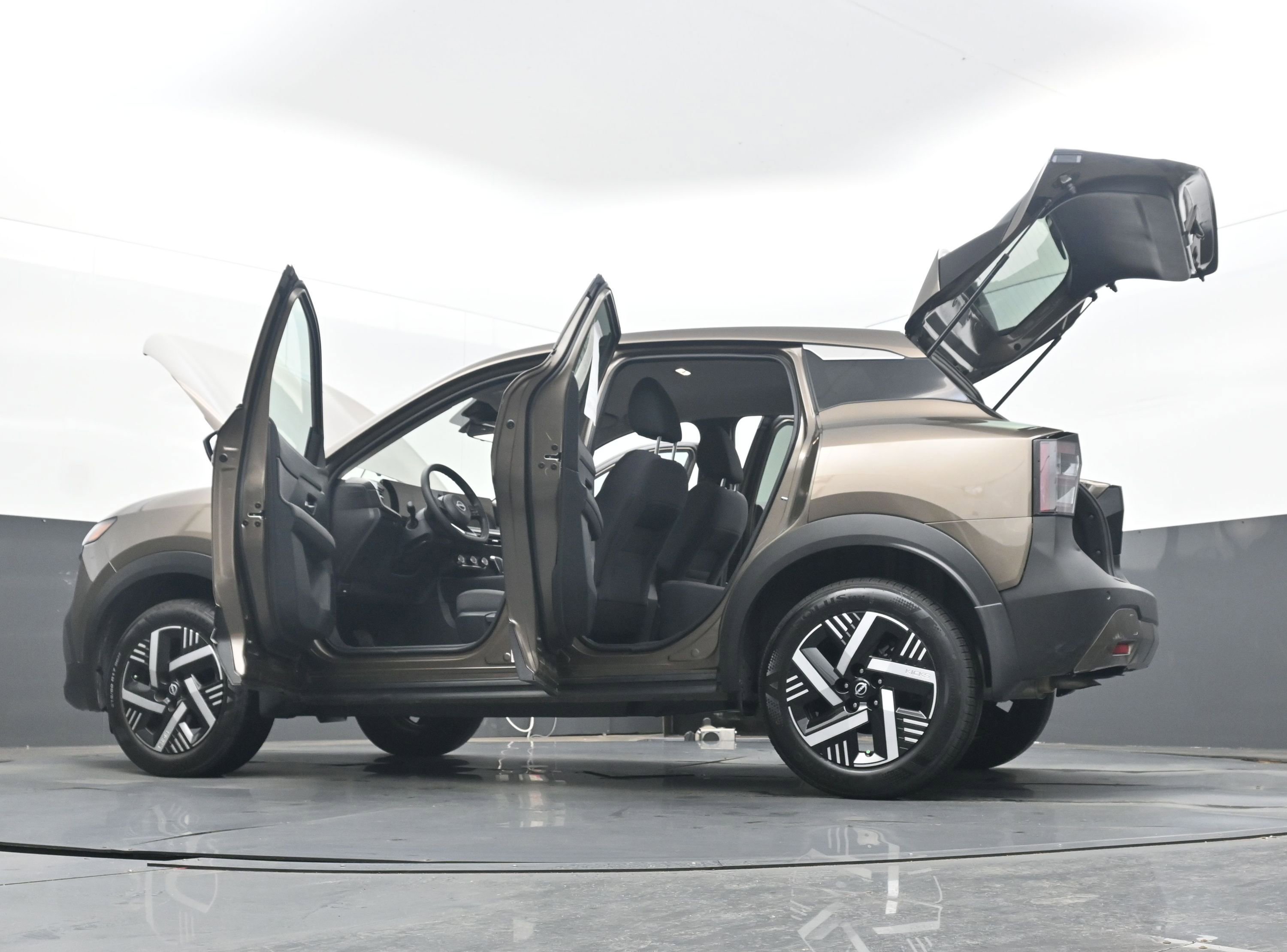 Certified 2025 Nissan Kicks SV image 38