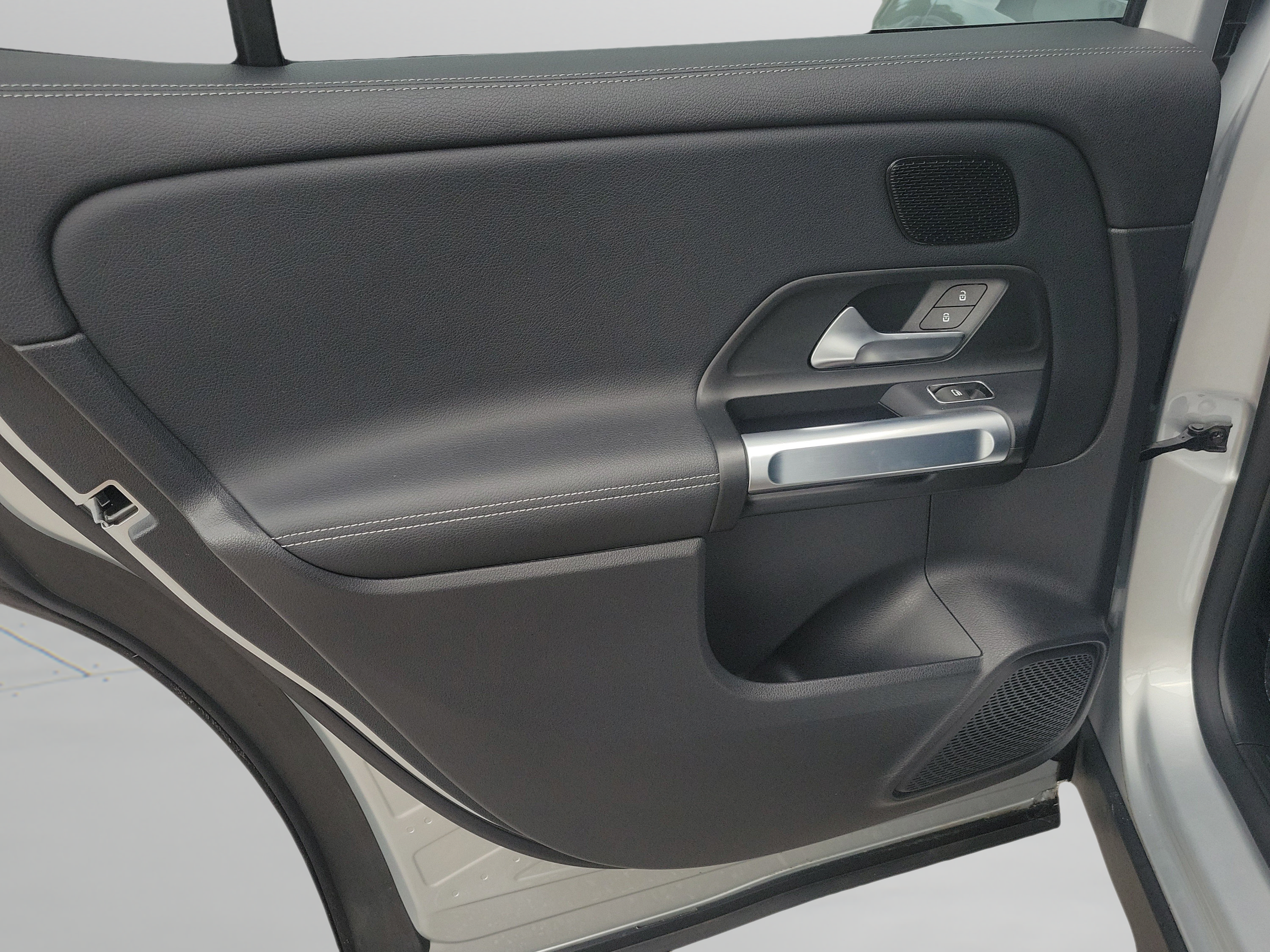Certified 2023 Mercedes-Benz EQB 300 4MATIC image 7