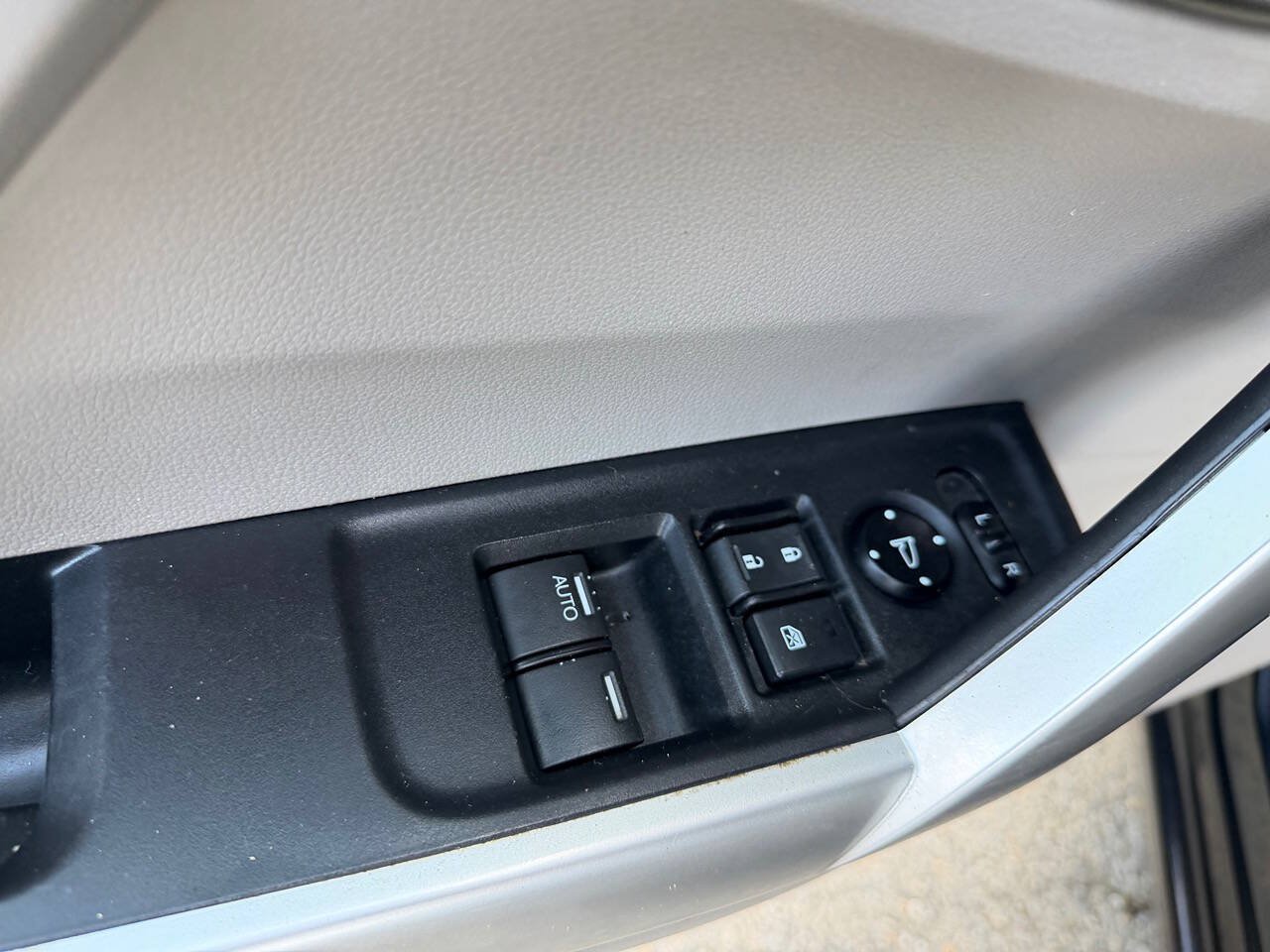 Used 2012 Honda Civic EX-L image 17