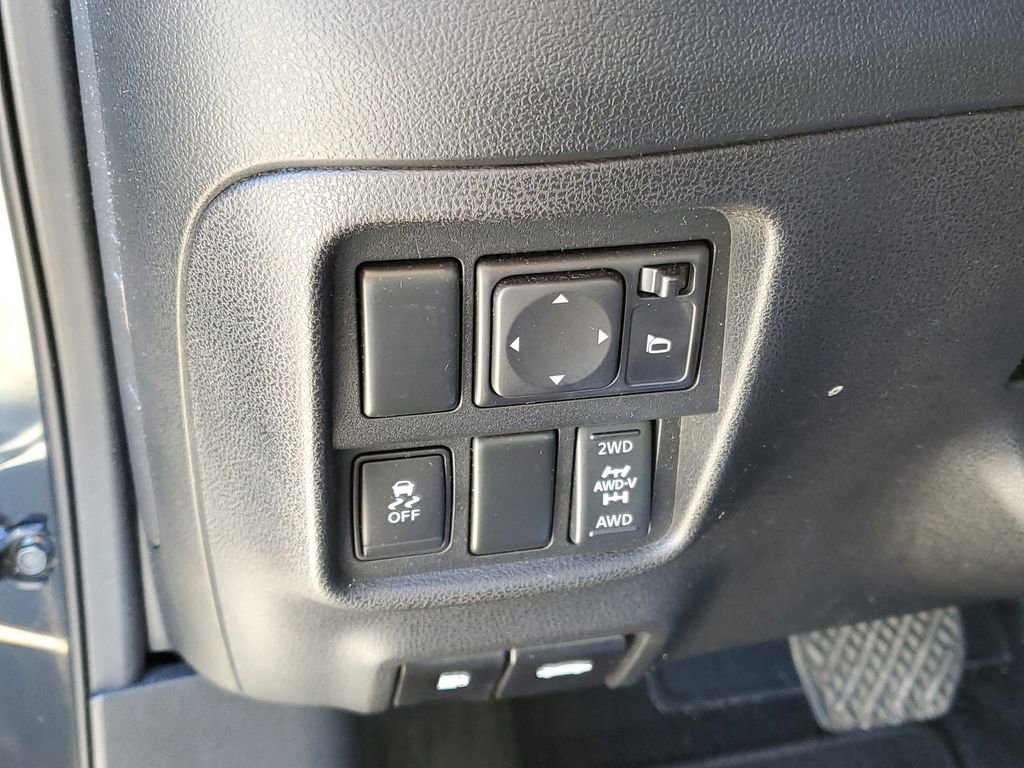 Used 2015 Nissan Juke SV w/ Technology Package image 13