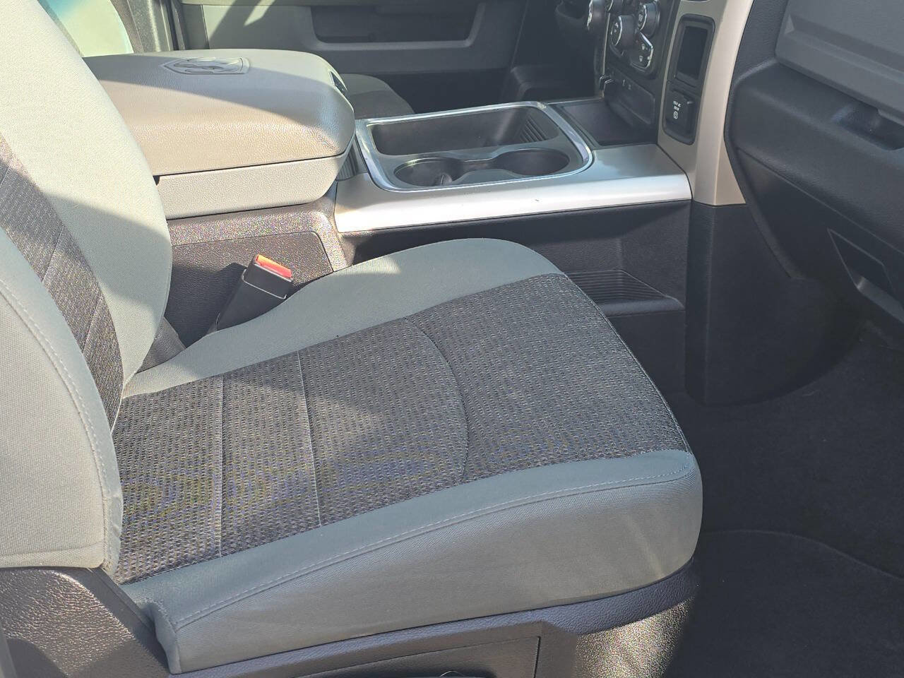 Used 2016 RAM 1500 Classic SLT w/ SLT Plus D￩cor Group image 29