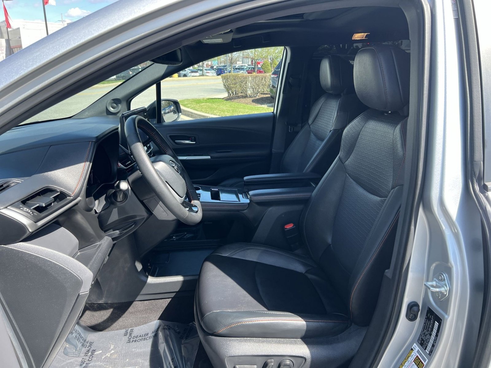 Used 2023 Toyota Sienna XSE w/ XSE Plus Package image 13