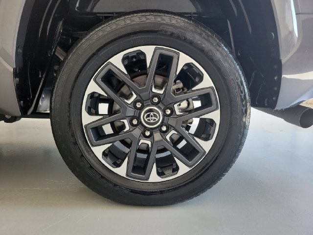 Used 2023 Toyota Tundra Limited w/ Power Package AWD/4WD image 10