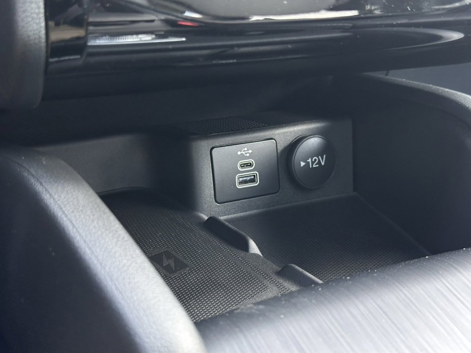 New 2025 Ford Escape SE w/ PHEV Premium Package image 30