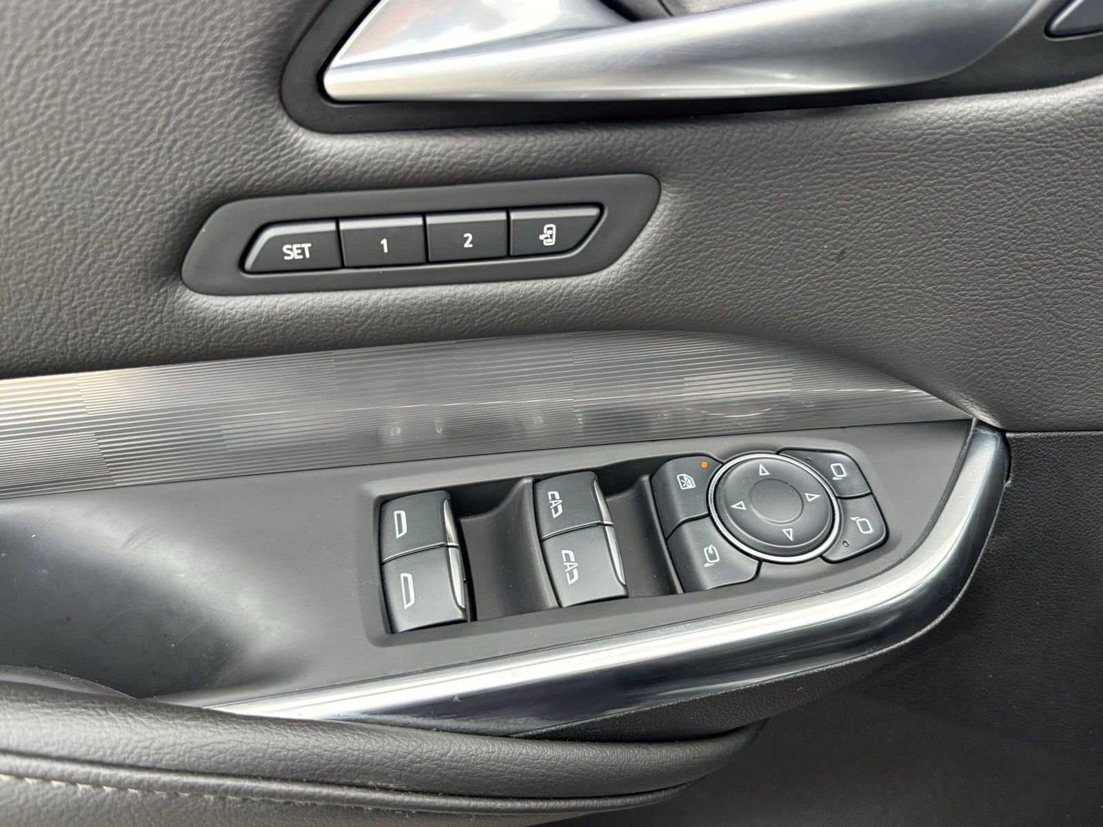 Used 2025 Cadillac XT4 Premium Luxury FWD image 17