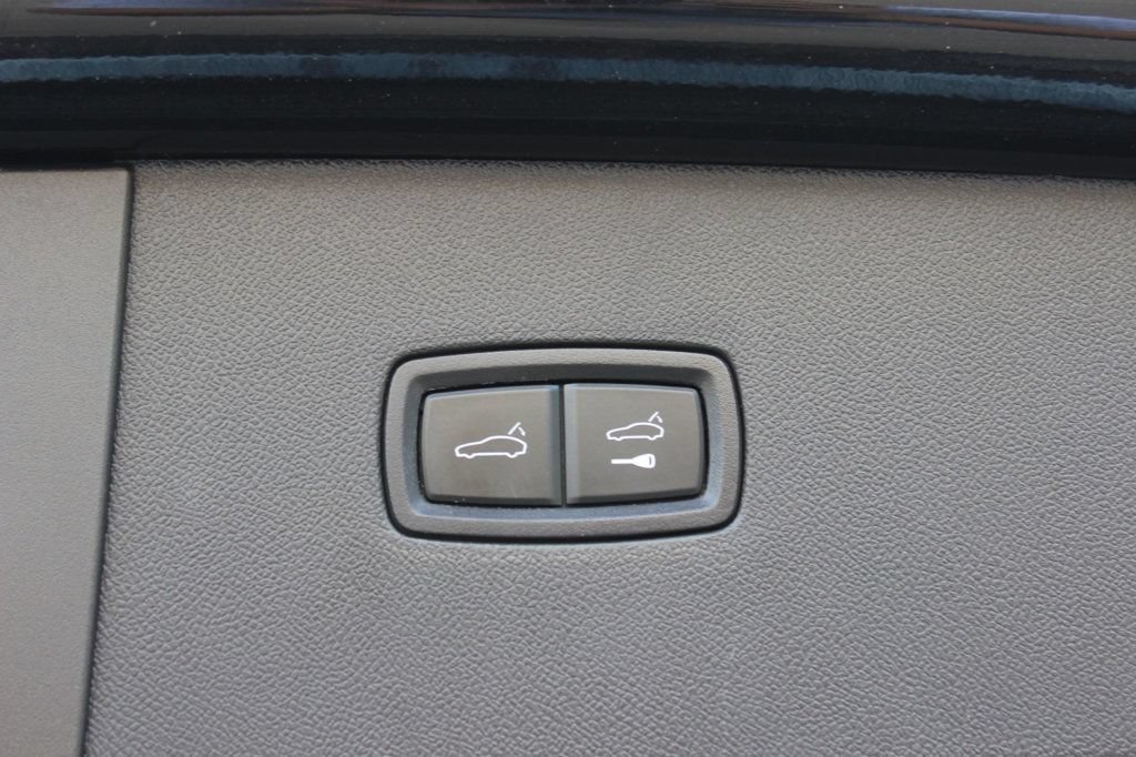 Used 2025 Porsche Cayenne Coupe AWD/4WD image 34