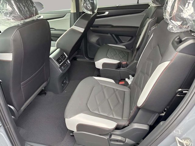 New 2026 Volkswagen Atlas Peak Edition image 6