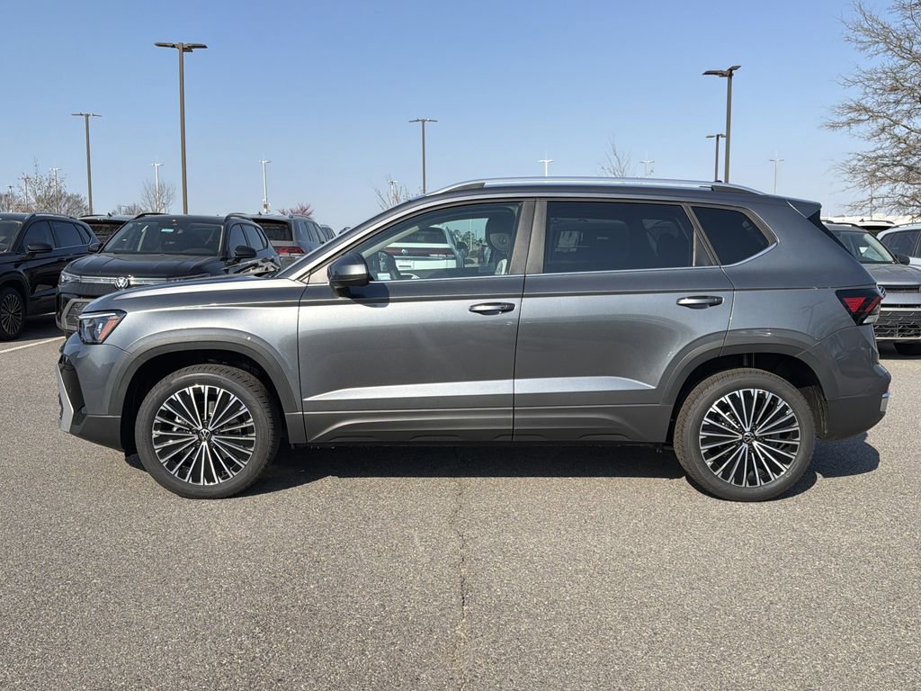 New 2026 Volkswagen Taos SE image 2