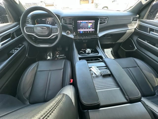 Used 2025 Jeep Wagoneer L Series II w/ Premium Group I AWD/4WD image 33