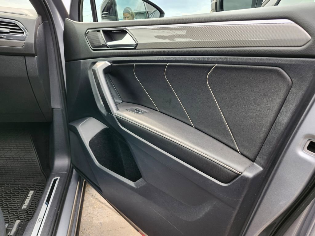 Used 2023 Volkswagen Tiguan SE R-Line image 12