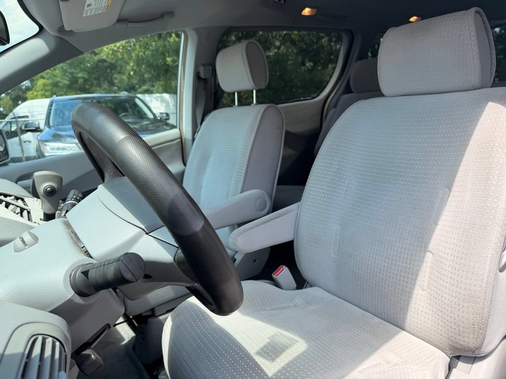 Used 2004 Nissan Quest SL w/ (HTD) 3.5 SL Upgrade Pkg FWD image 6