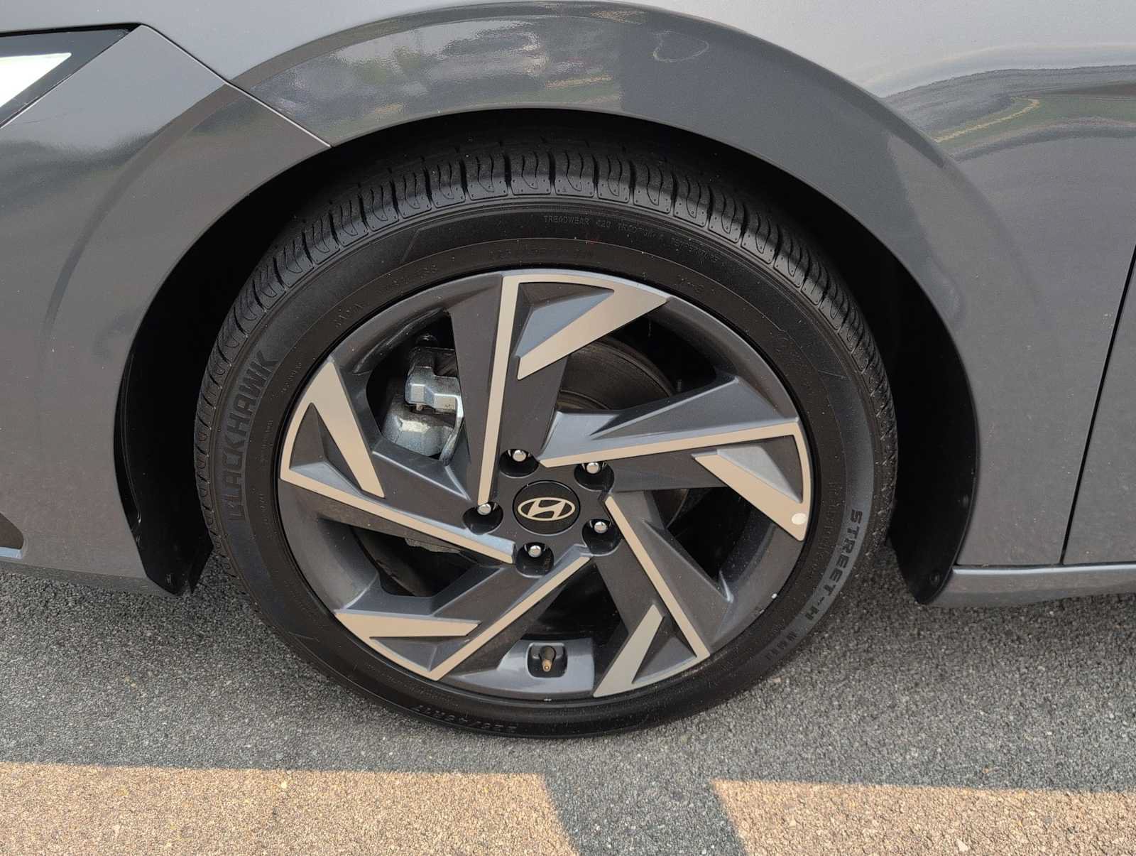 Used 2024 Hyundai Elantra Limited FWD image 14