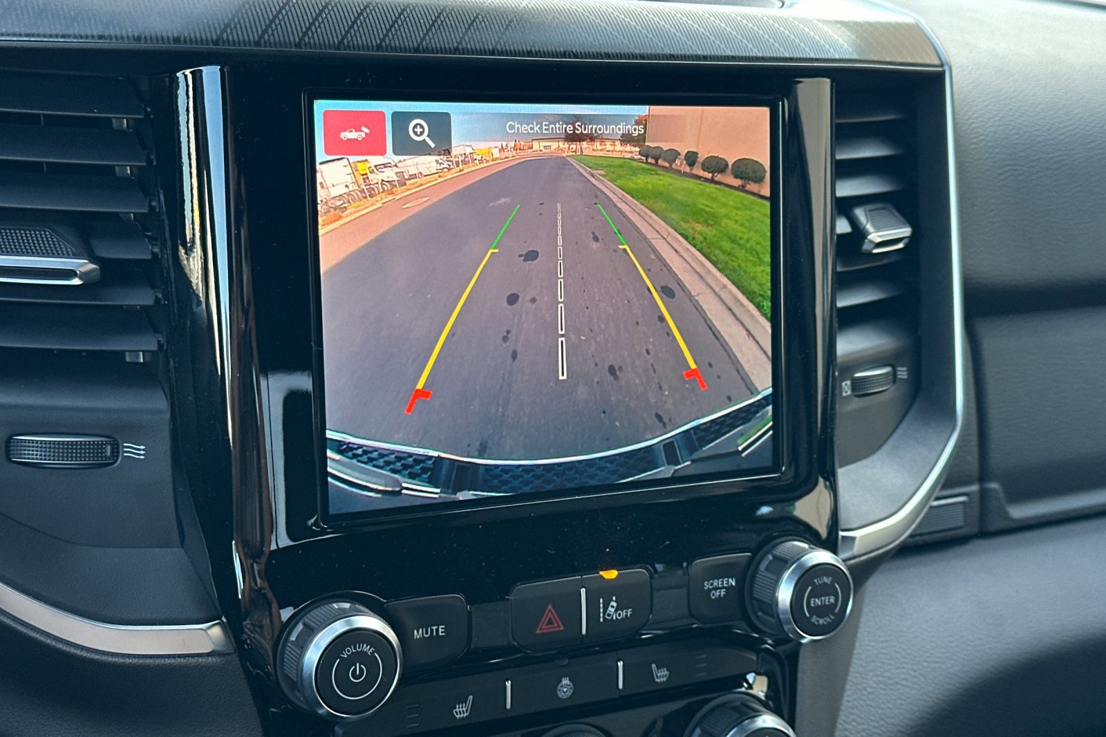 New 2026 RAM 1500 4x4 Crew Cab image 17