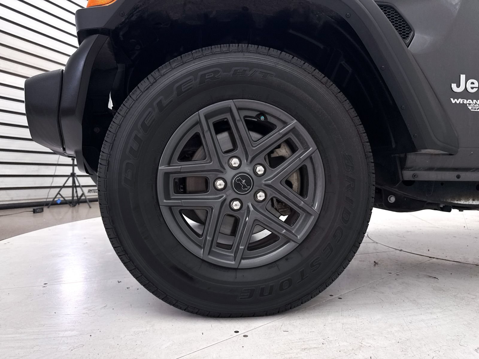 Used 2018 Jeep Wrangler Unlimited Sport AWD/4WD image 4