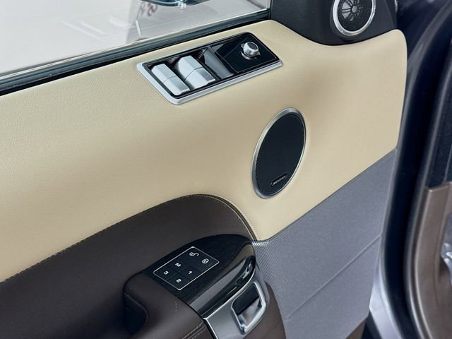 Used 2020 Land Rover Range Rover Sport HSE image 18