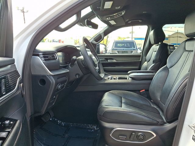 Used 2024 Jeep Wagoneer L Series III w/ Flexible Seating Group AWD/4WD image 13