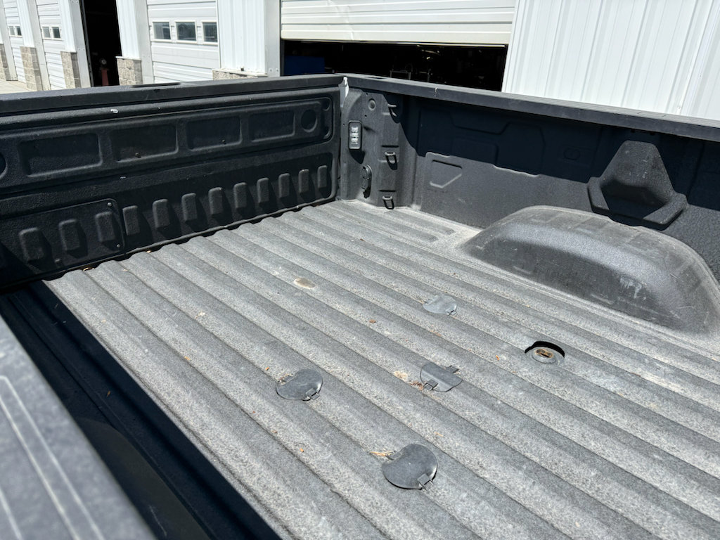Used 2024 Chevrolet Silverado 3500 High Country w/ High Country Premium Package AWD/4WD image 8