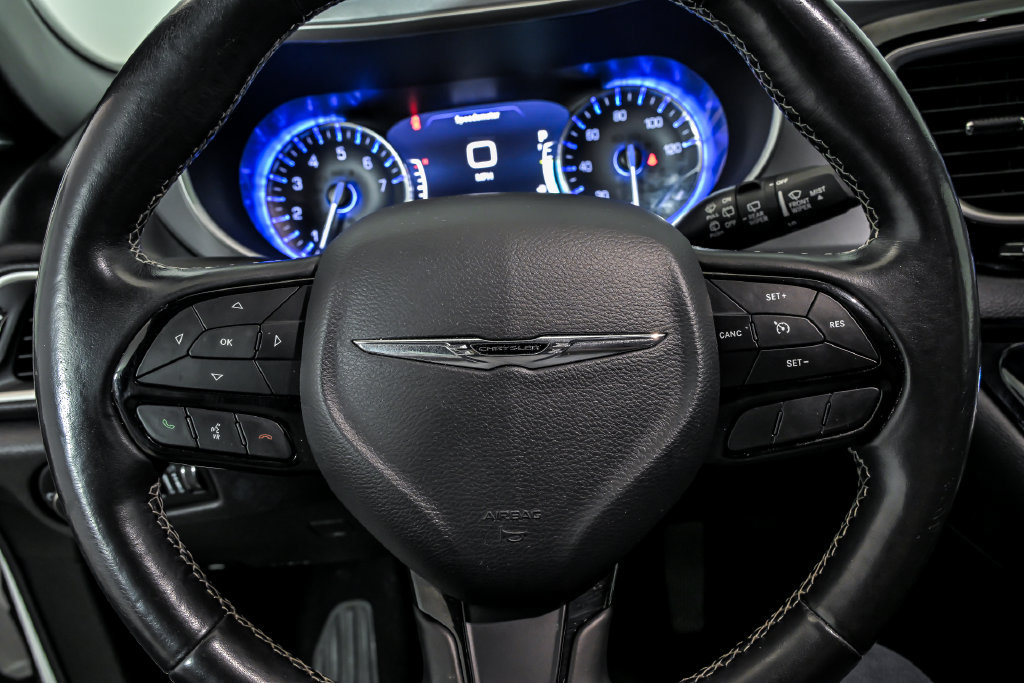 Used 2020 Chrysler Pacifica Touring-L Plus w/ S Appearance Package FWD image 19