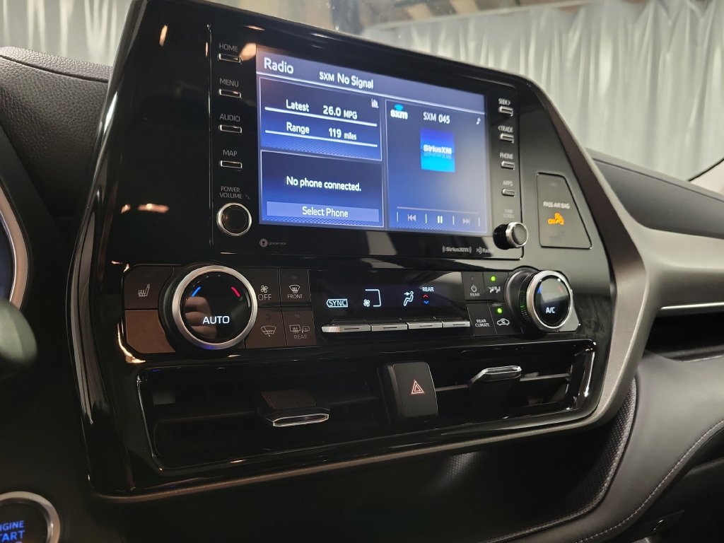 Used 2021 Toyota Highlander XLE AWD/4WD image 18
