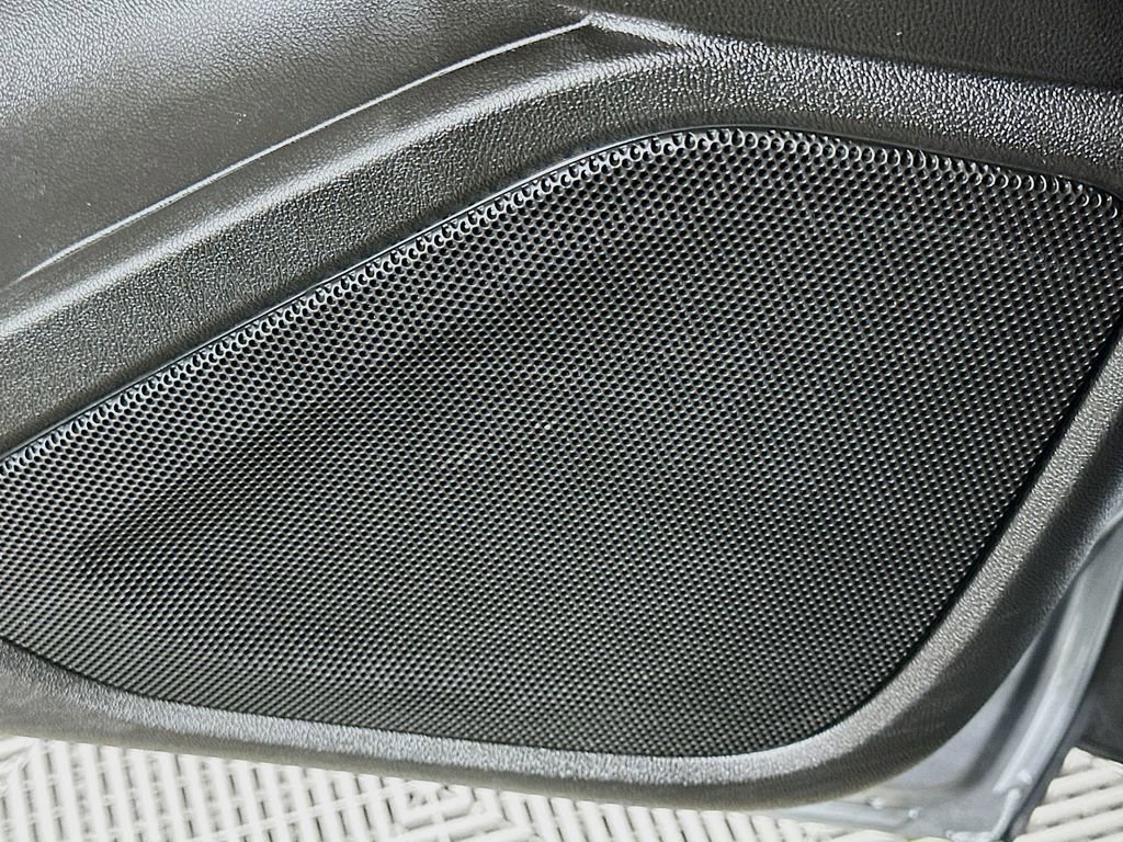 Used 2024 GMC Terrain SLE image 18