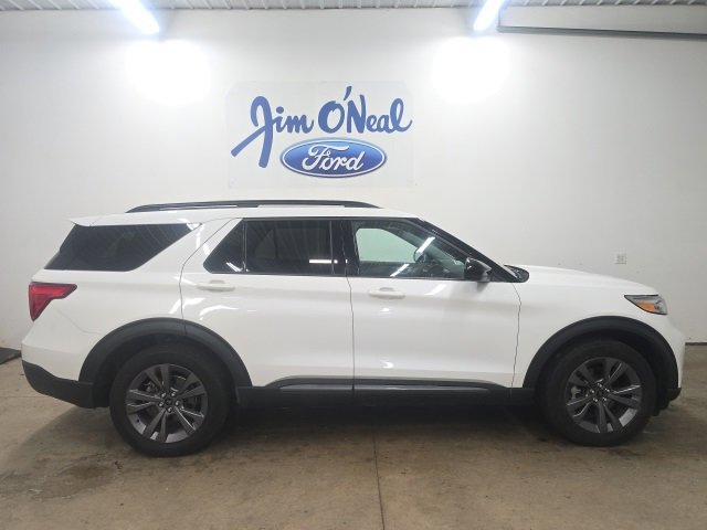 Used 2023 Ford Explorer XLT w/ Equipment Group 202A image 2