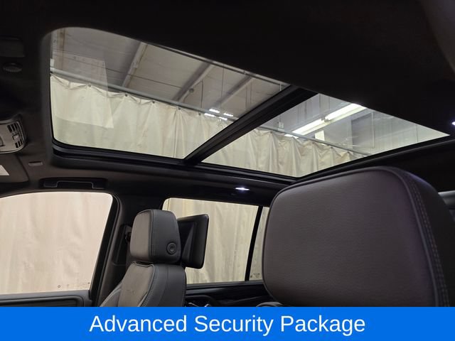 Used 2023 GMC Yukon Denali w/ Advanced Technology Package AWD/4WD image 17