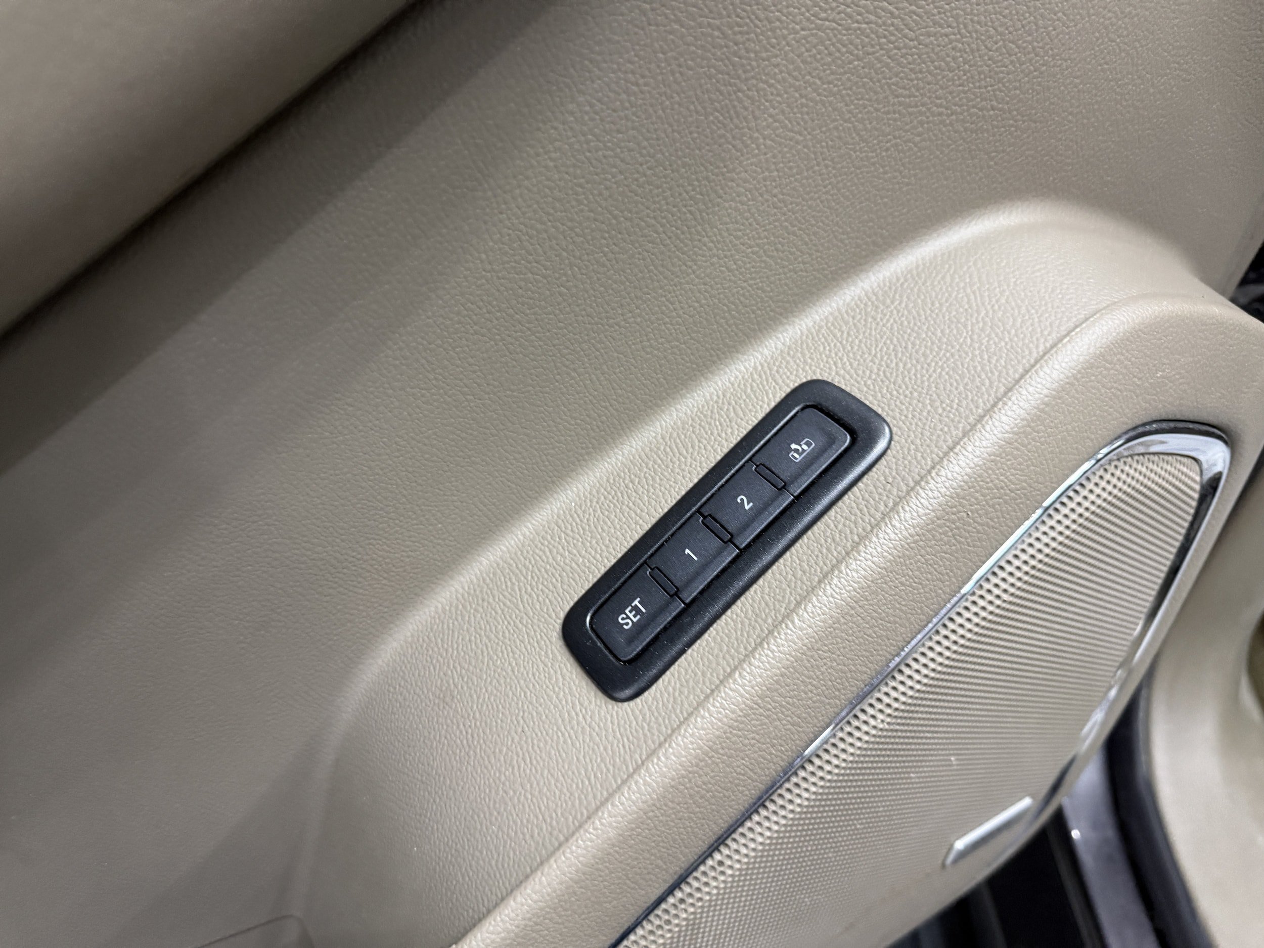 Used 2017 GMC Yukon SLT AWD/4WD image 14