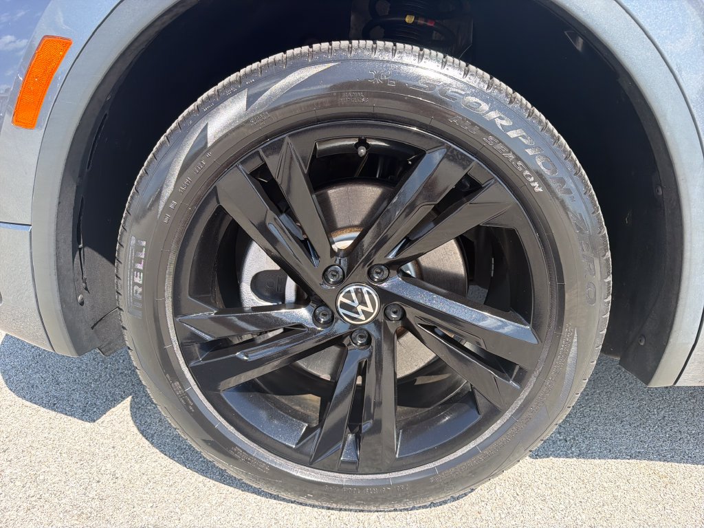 Certified 2023 Volkswagen Tiguan SE R-Line AWD/4WD image 30