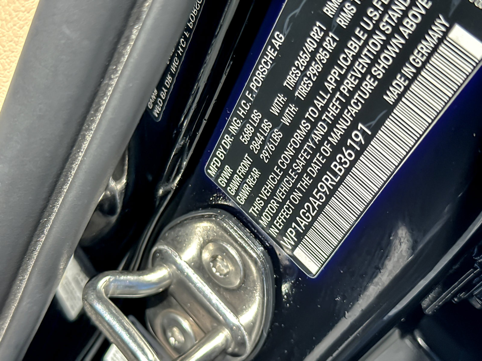 Certified 2024 Porsche Macan S AWD/4WD image 29