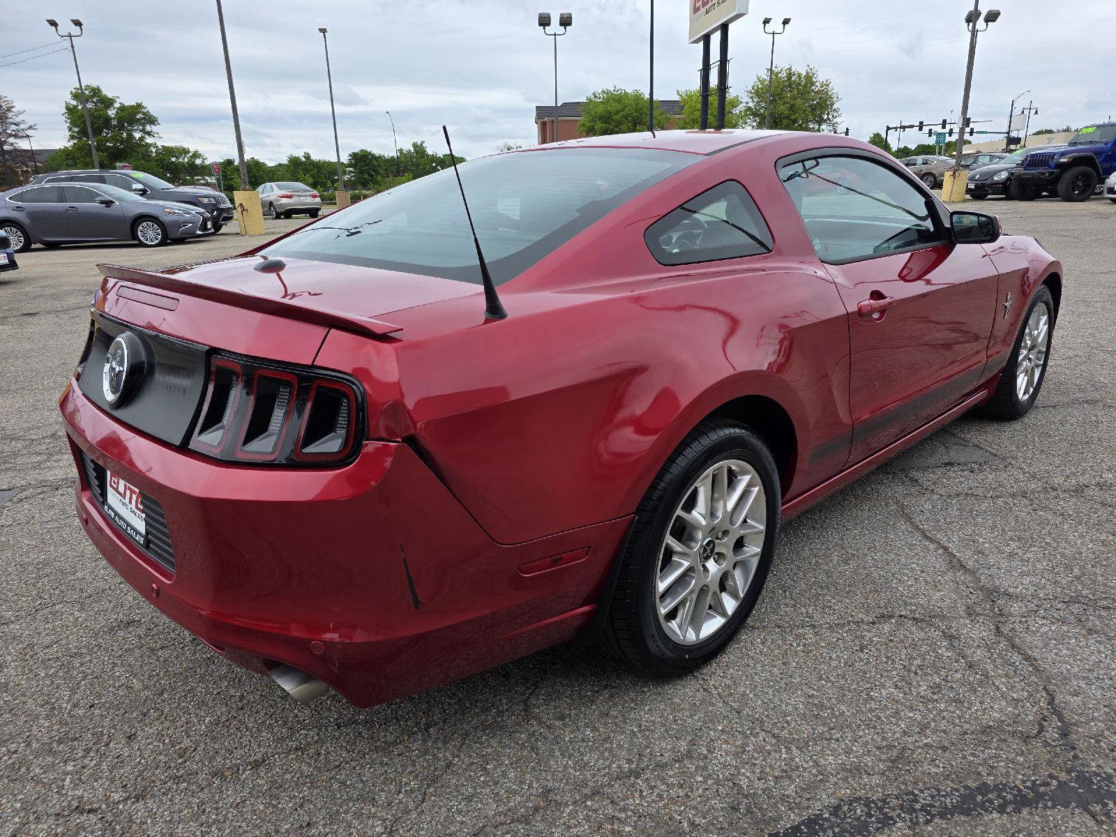 Used 2013 Ford Mustang Premium RWD image 5