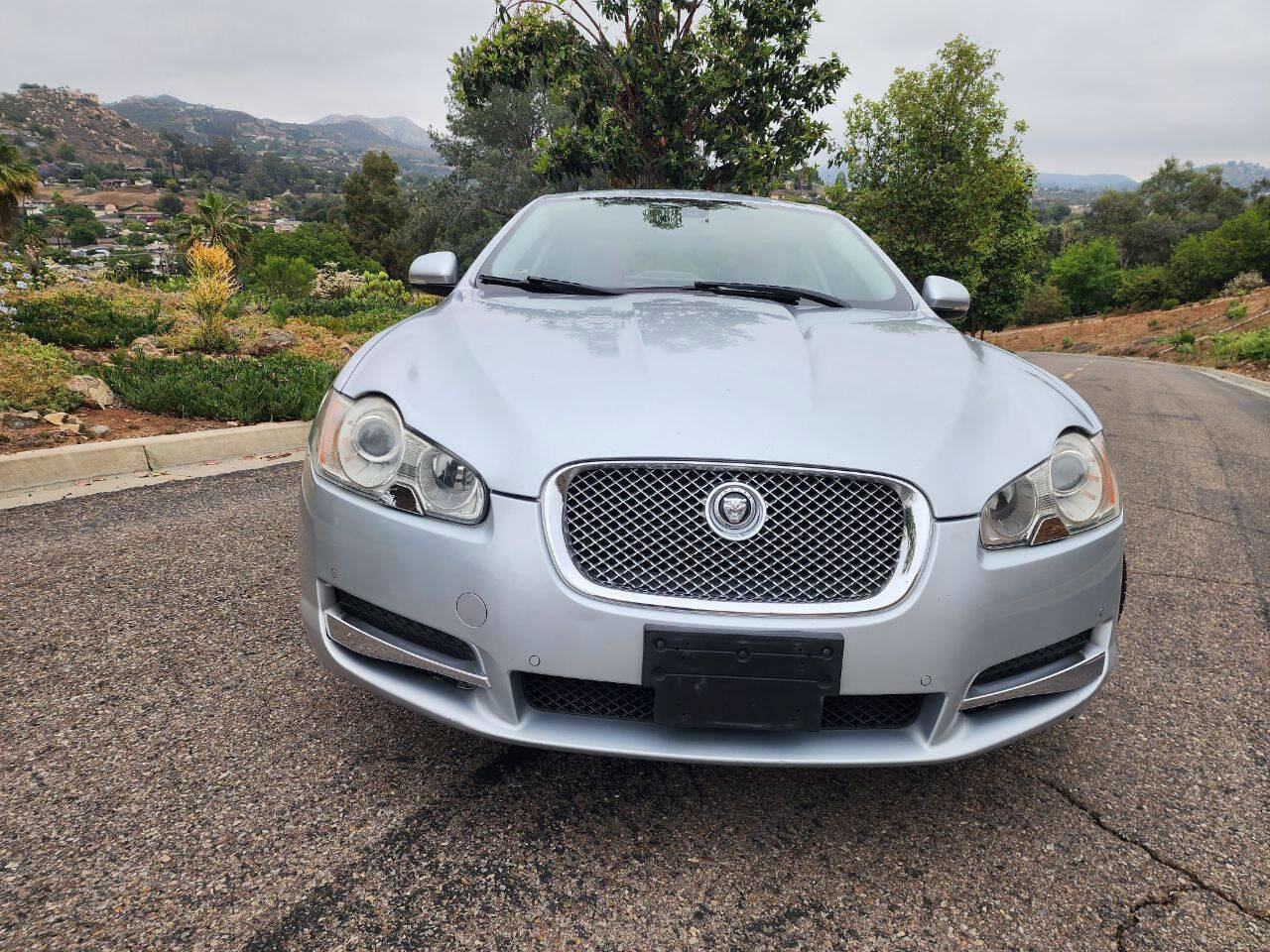 Used 2010 Jaguar XF Luxury image 3