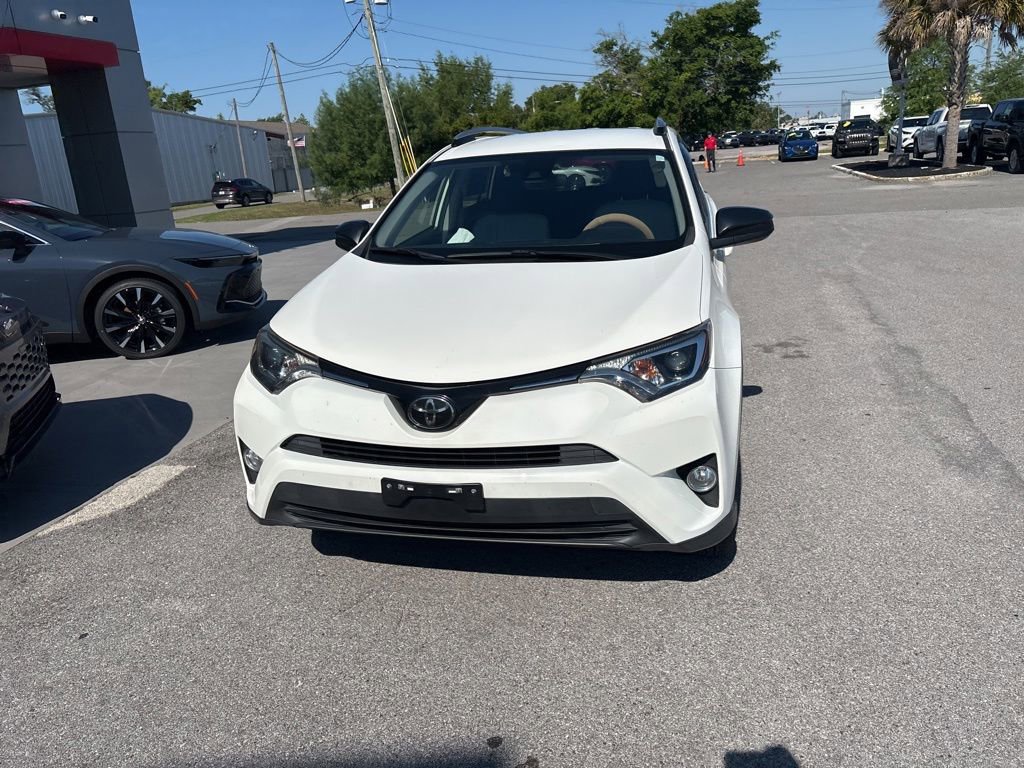 Used 2018 Toyota RAV4 LE FWD image 10