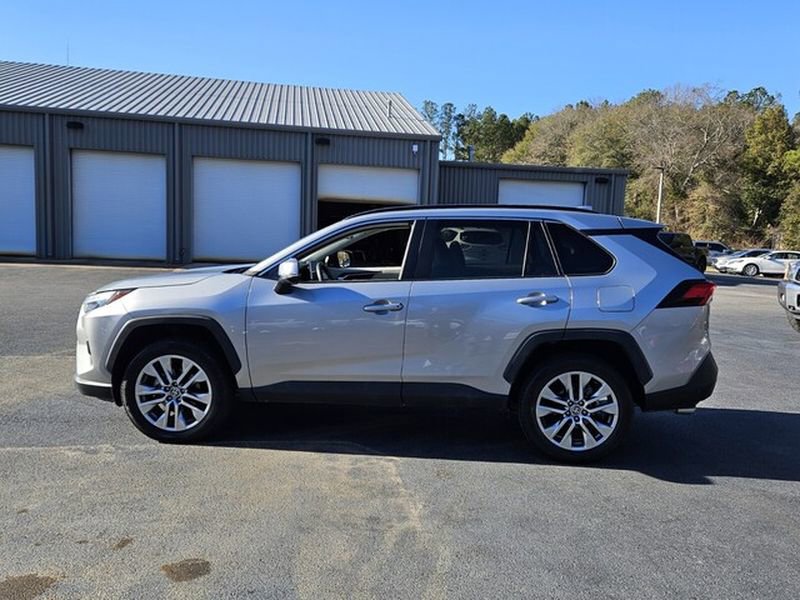 Used 2023 Toyota RAV4 XLE Premium image 5