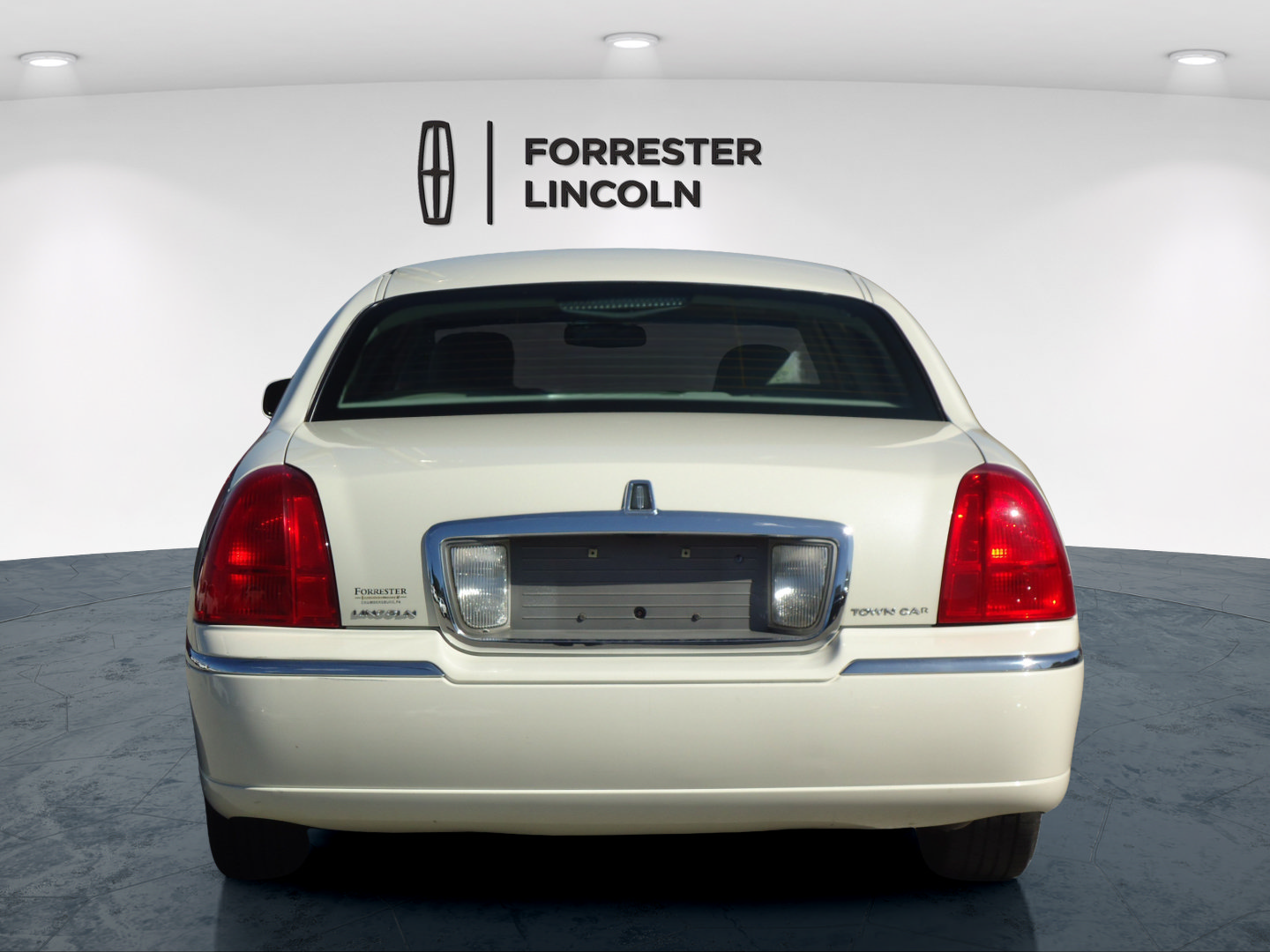 Used 2006 Lincoln Town Car Signature RWD image 4