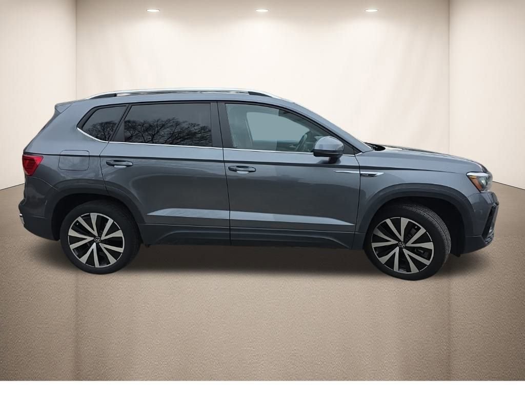 Used 2024 Volkswagen Taos SE image 7