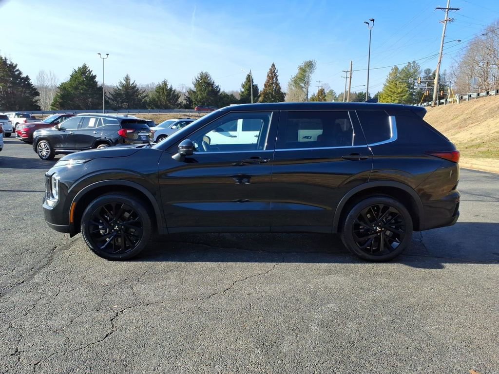 Used 2023 Mitsubishi Outlander SEL Black Edition image 6