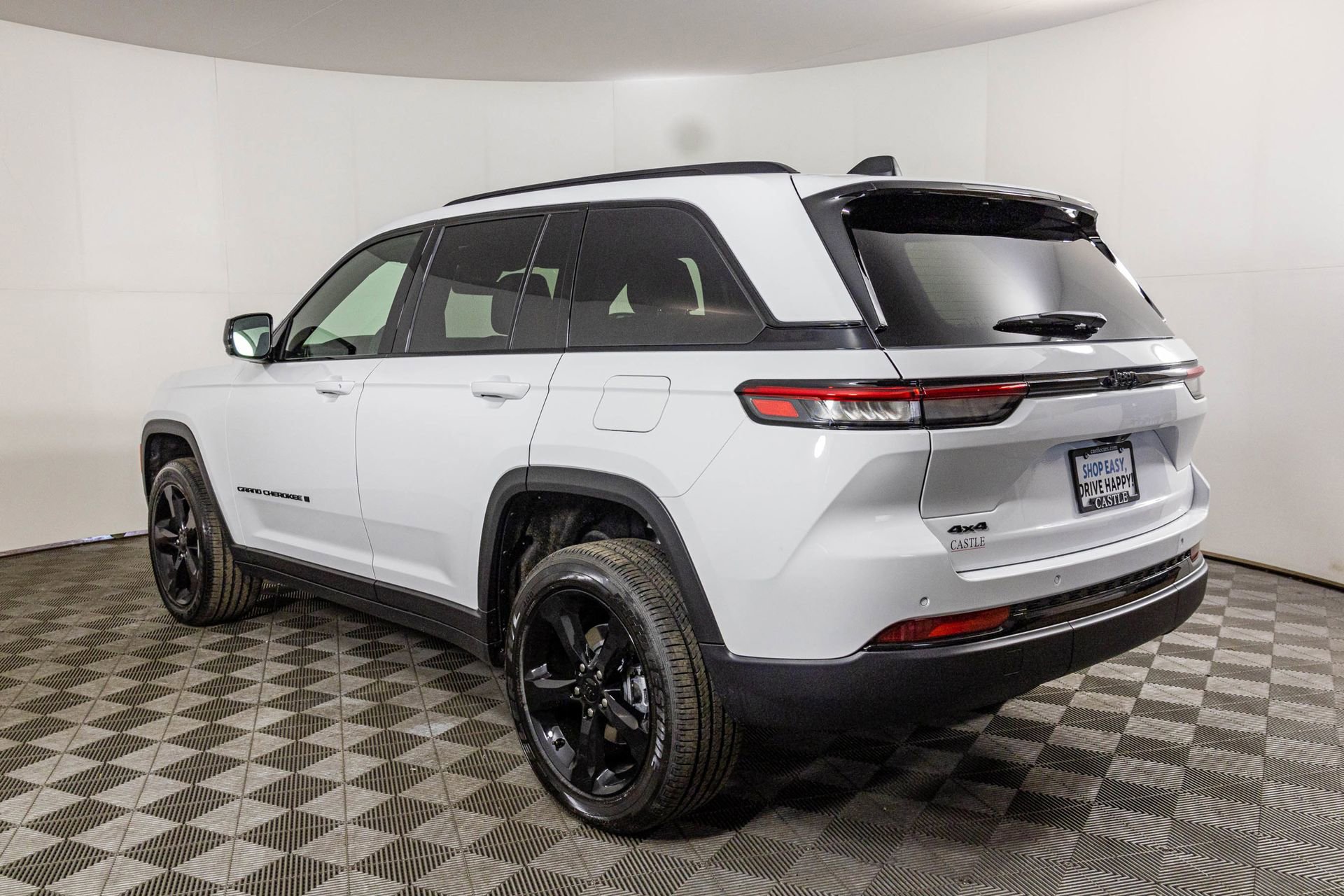 New 2025 Jeep Grand Cherokee Laredo image 11