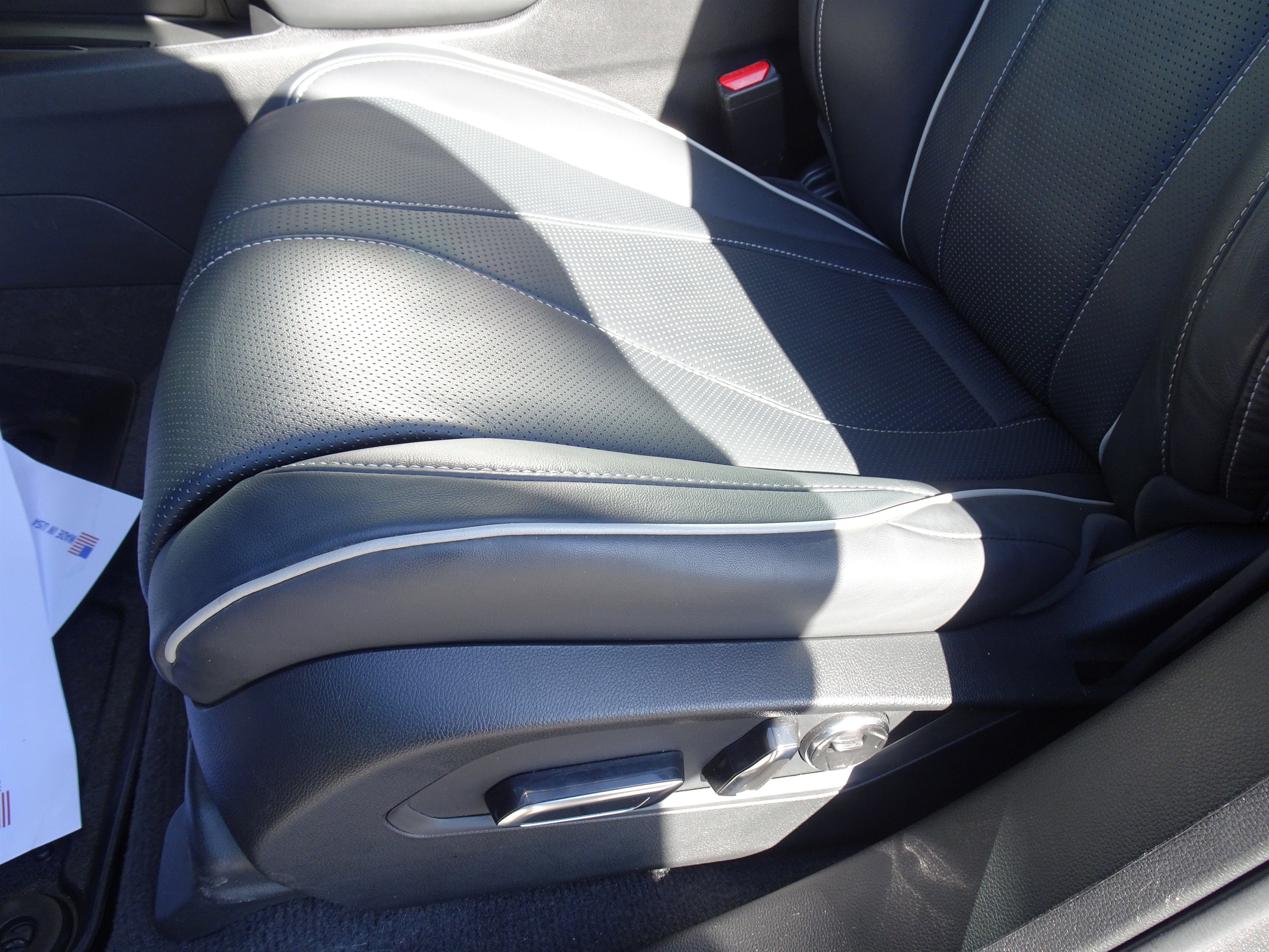 Used 2023 Acura RDX AWD w/ Advance Package image 10