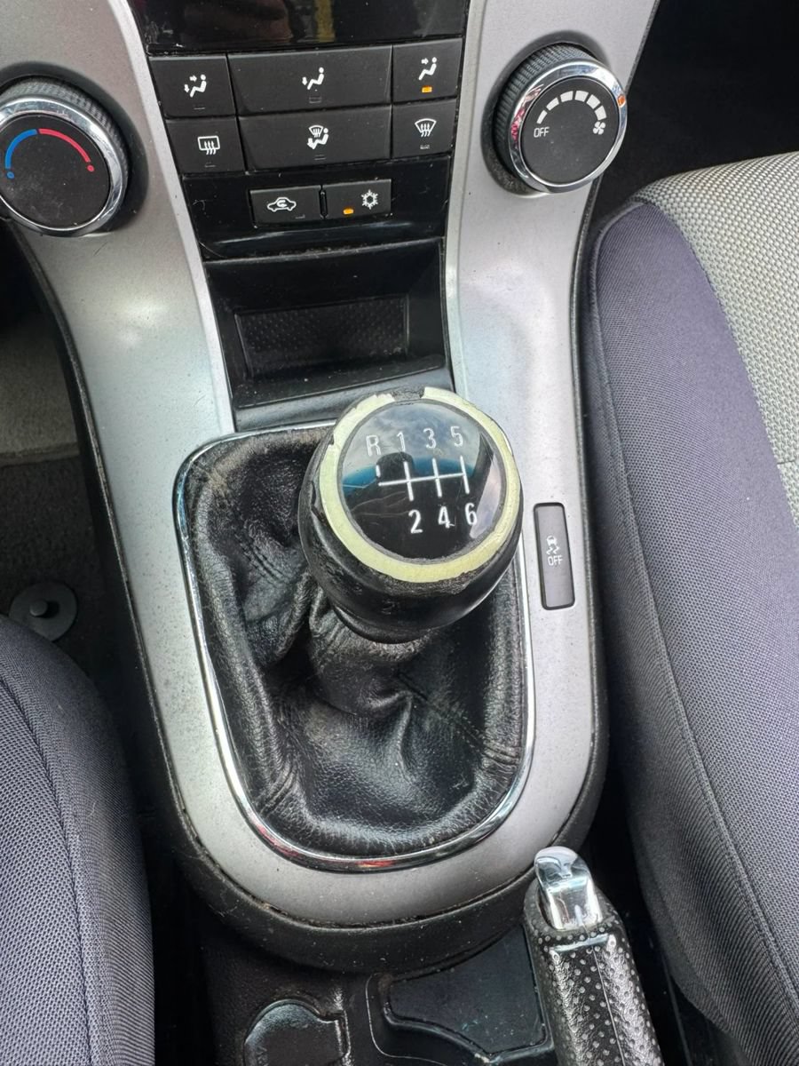 Used 2013 Chevrolet Cruze LS FWD image 16